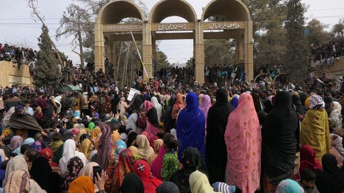 Thousands turn out to greet Dr. Mahrang Baloch in Quetta Balochistan