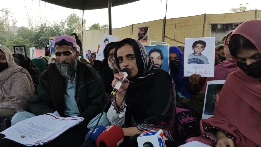 Thousands turn out to greet Mahrang Baloch in Quetta